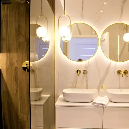 Grand Royal Maris - Najlepsza Lokalizacja, Bardzo Blisko Portu I Plazy, Parking, Nowy Kameralny Apartamentowiec, Scisle Centrum 公寓 乌斯特卡